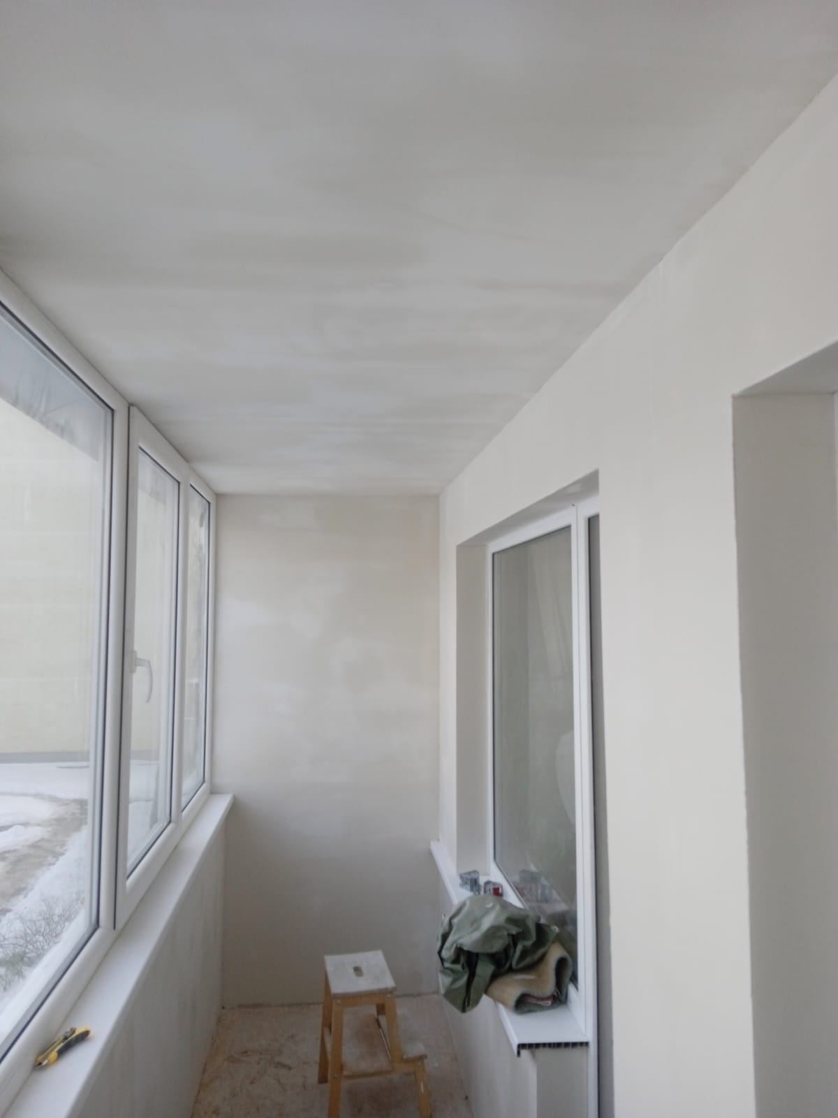 Špaktelētas un slīpētas virsmas pirms krāsošanas
