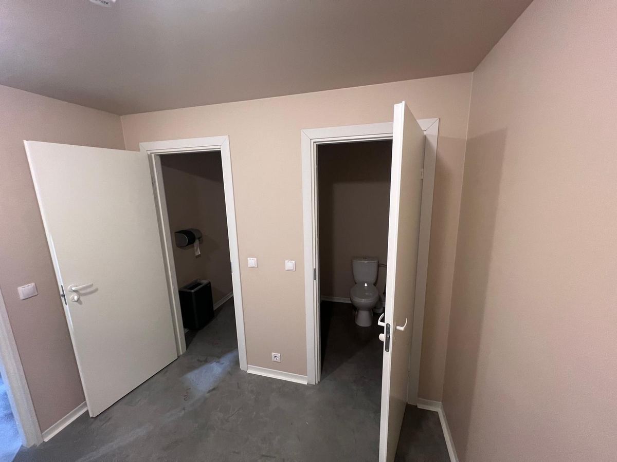 Telpa ar WC un mazgātavu pirms demontāžas