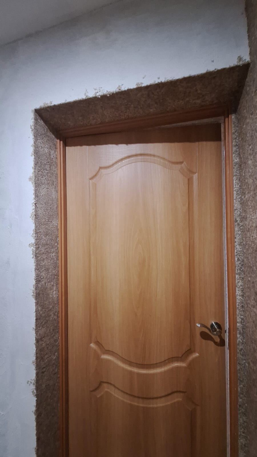 Jaunas iekšdurvis ar aplodām