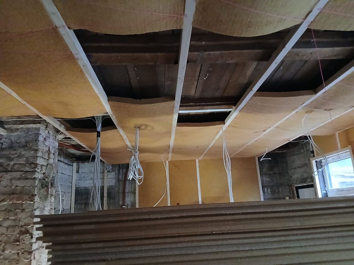 STEICO Therm kokšķiedras plākšņu montāža uz griestiem