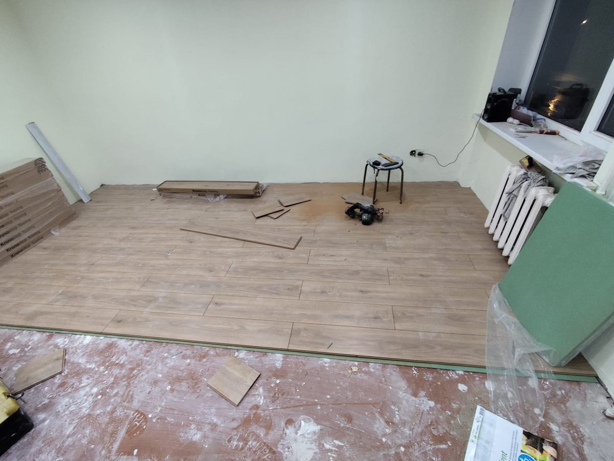 Lamināta grīdas ieklāšana